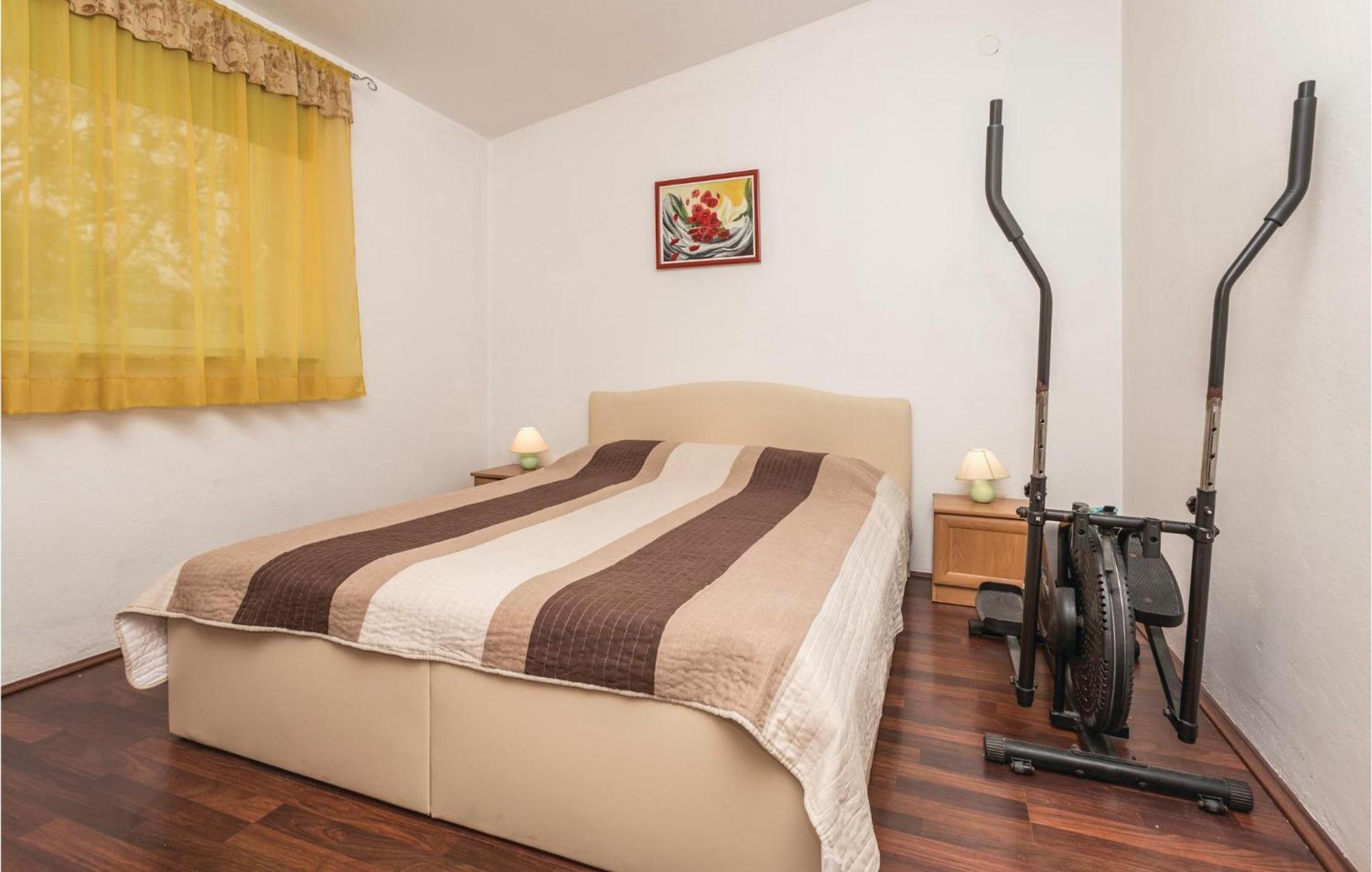 3 Bedroom Gorgeous Apartment In Marcana Экстерьер фото