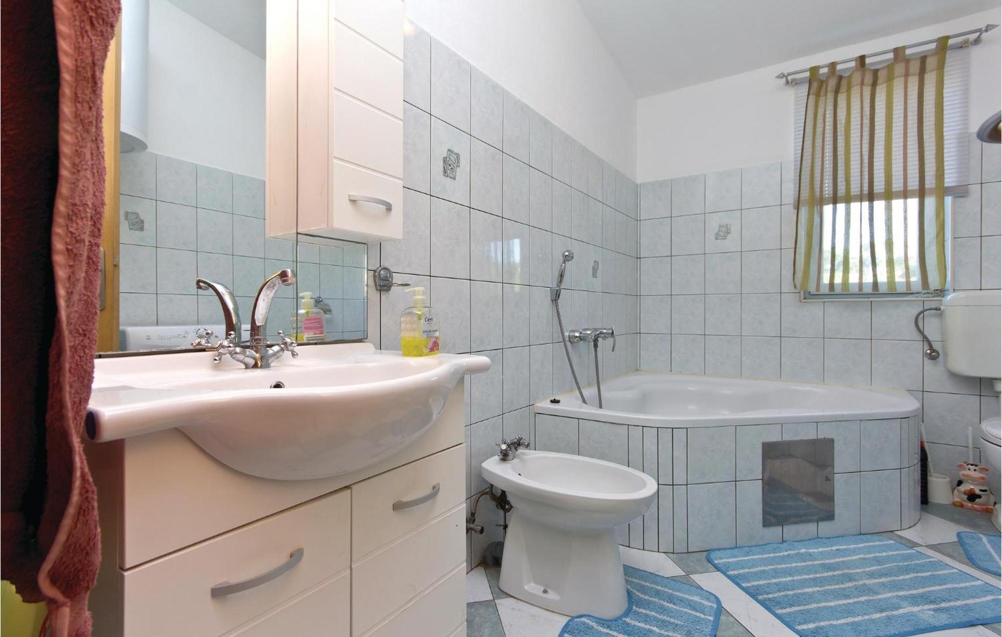 3 Bedroom Gorgeous Apartment In Marcana Экстерьер фото