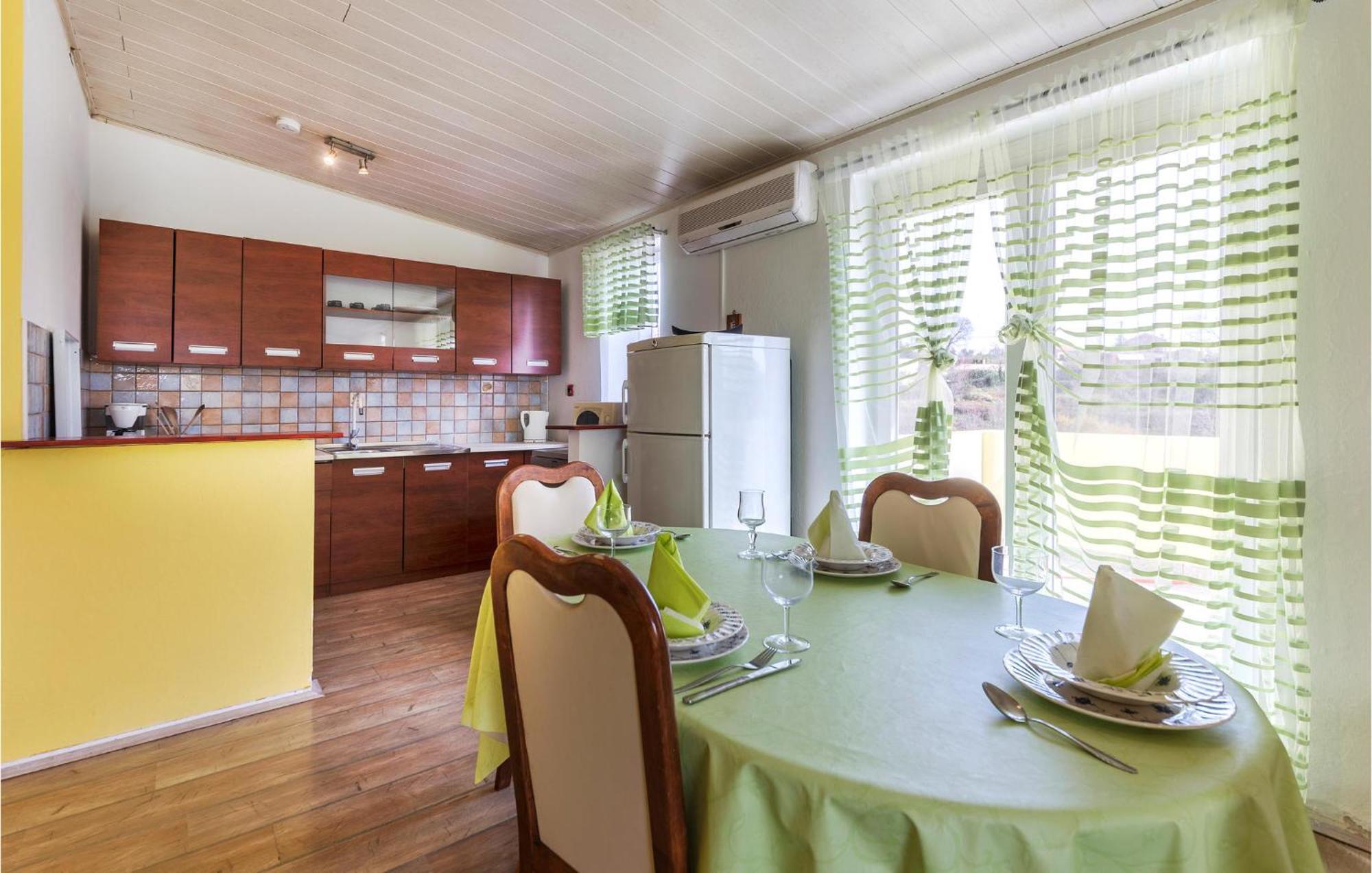 3 Bedroom Gorgeous Apartment In Marcana Экстерьер фото