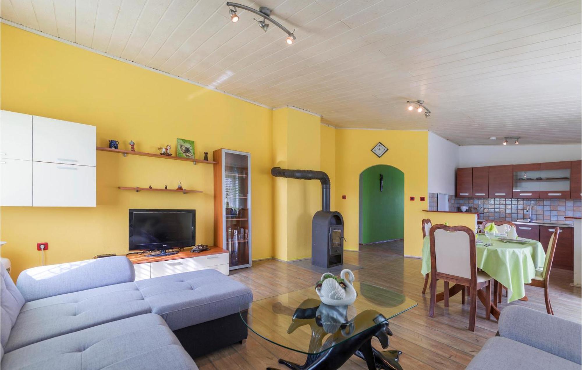 3 Bedroom Gorgeous Apartment In Marcana Экстерьер фото